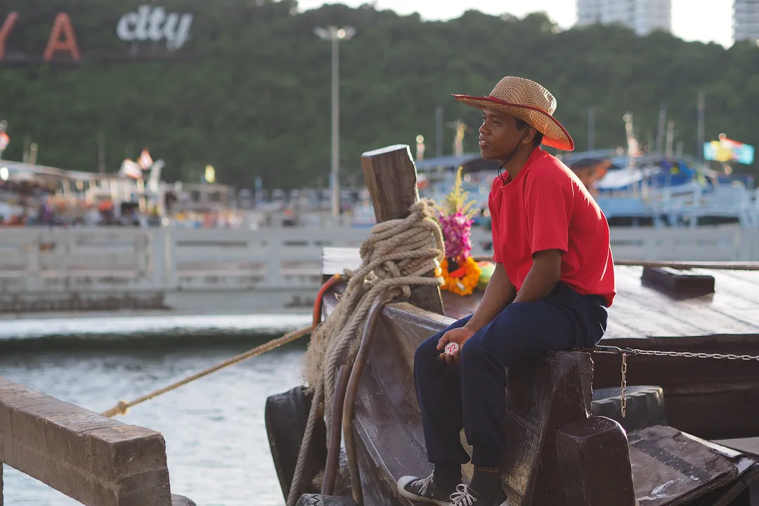 芭提雅的船夫.webp 芭提雅的船夫.webp